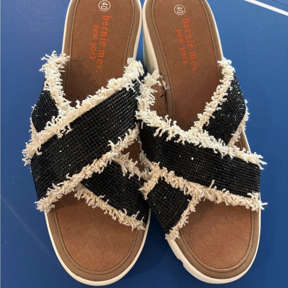 Bernie Mev Women's Venti Vivianne Wedge Heel Sandal sz 40 - Picture 1 of 8